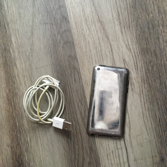 iPod Touch 4th Gen - Picture 2 of 2
